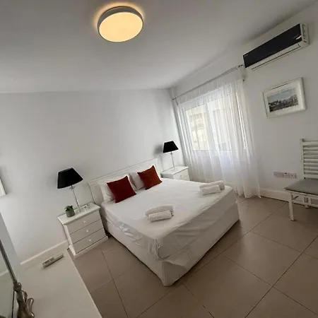 Modern 2br 70m From Finikoudes 아파트 *