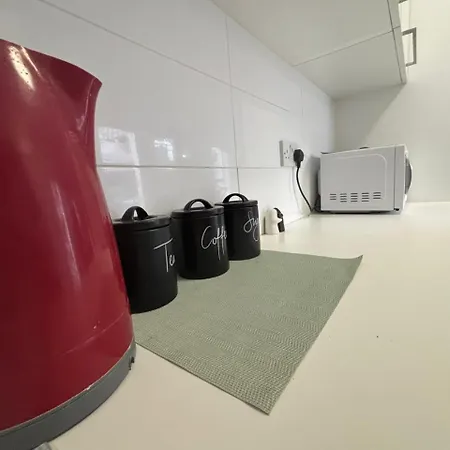 Modern 2br 70m From Finikoudes Ларнака