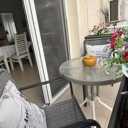 Modern 2br 70m From Finikoudes Апартаменти