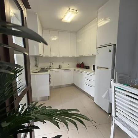 Modern 2br 70m From Finikoudes 아파트 라르나카