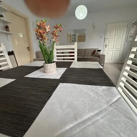 Апартаменти Modern 2br 70m From Finikoudes Ларнака