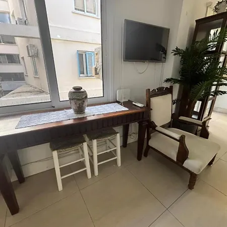 Modern 2br 70m From Finikoudes Ларнака
