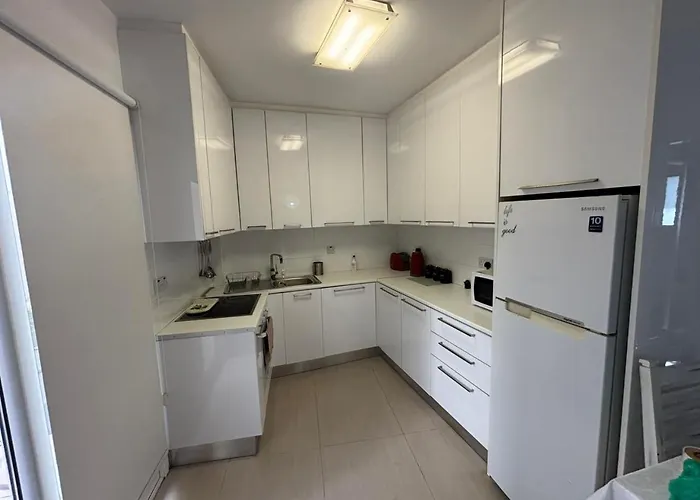 Modern 2br 70m From Finikoudes Ларнака