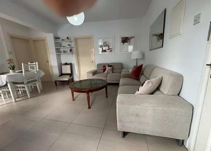 Modern 2br 70m From Finikoudes Appartamento Larnaca