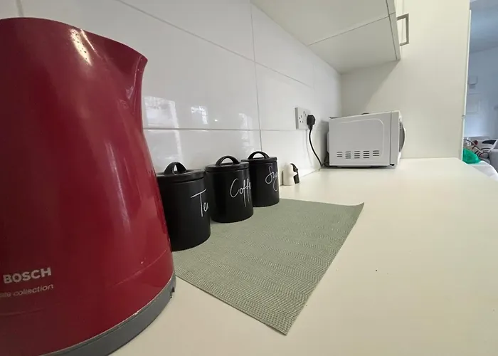 Modern 2br 70m From Finikoudes Ларнака