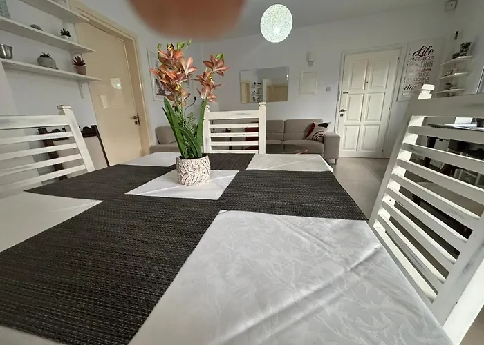 Апартаменти Modern 2br 70m From Finikoudes Ларнака