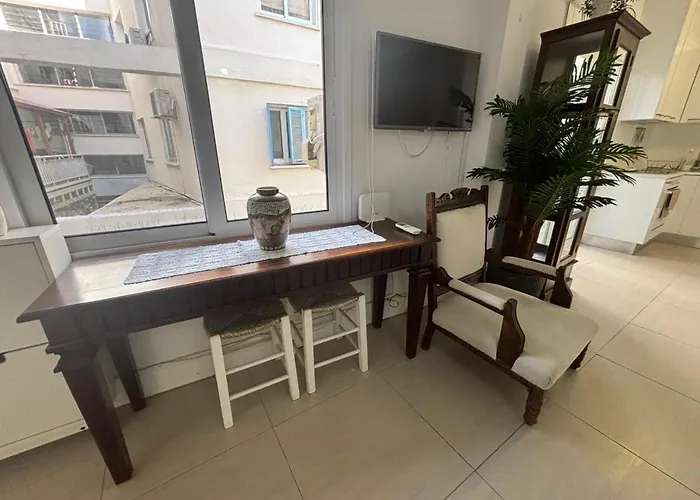 Modern 2br 70m From Finikoudes Ларнака