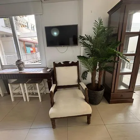 Apartment Modern 2br 70m From Finikoudes Larnaka