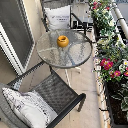 Apartment Modern 2br 70m From Finikoudes Larnaka