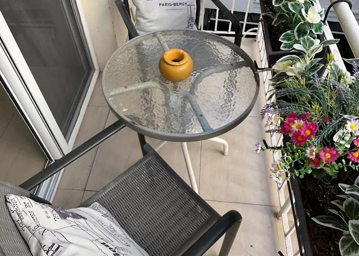 Apartment Modern 2br 70m From Finikoudes Larnaca