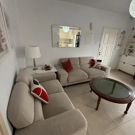 Modern 2br 70m From Finikoudes *